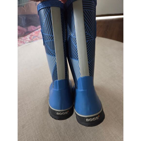 Bogs Kid's Blue Rain Boots - Picture 4 of 6
